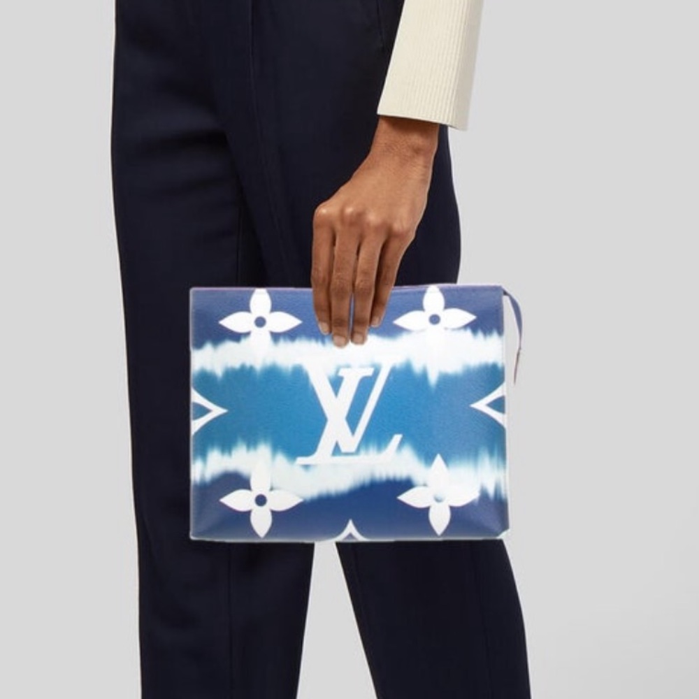 Louis Vuitton Monogram Escale Toiletry Pouch 26 - Picture 2 of 5